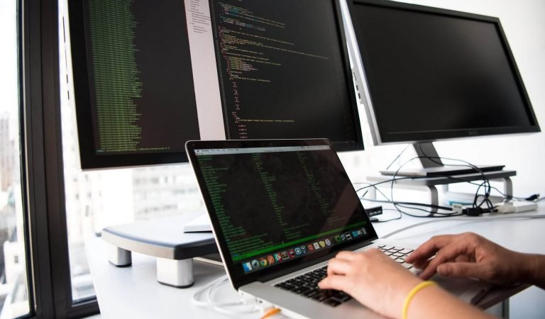 Leveraging Your ISP Services with Multi-tenant IP PBX Software Leveraging Your ISP Services with Multi-tenant IP PBX Software