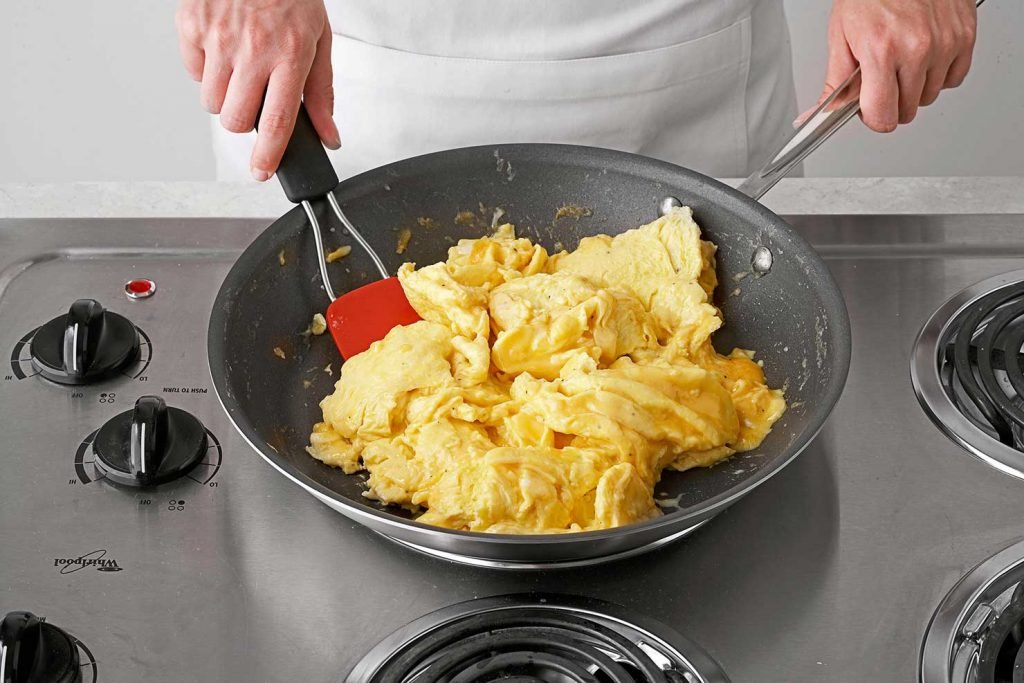 How to Use Pan for Making Scrambled Eggs Use Pan for Making Scrambled Eggs