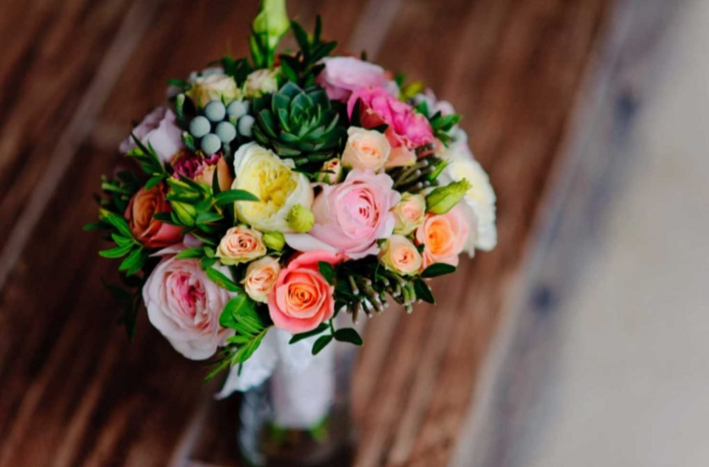 Choose a good and reputed cheap online flower delivery in Singapore reputed cheap online flower