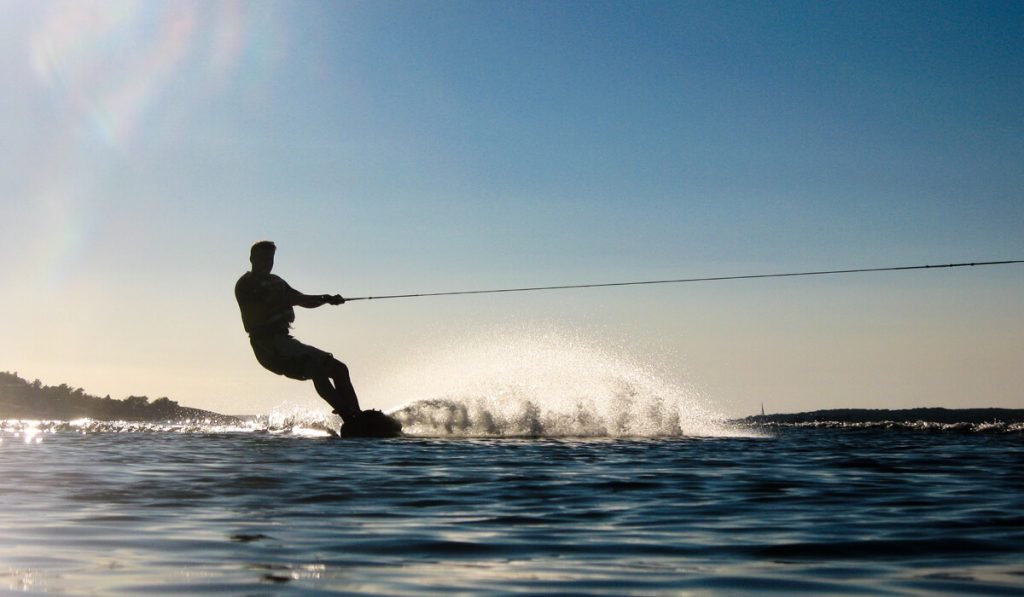 3 Pro Tips for Wakeboarding As a Beginner Tips for Wakeboarding As a Beginner