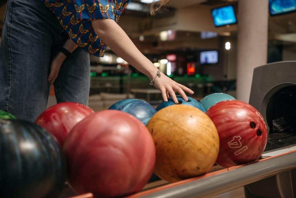 5 Top Tips to Improve Your Bowling Skills Storia