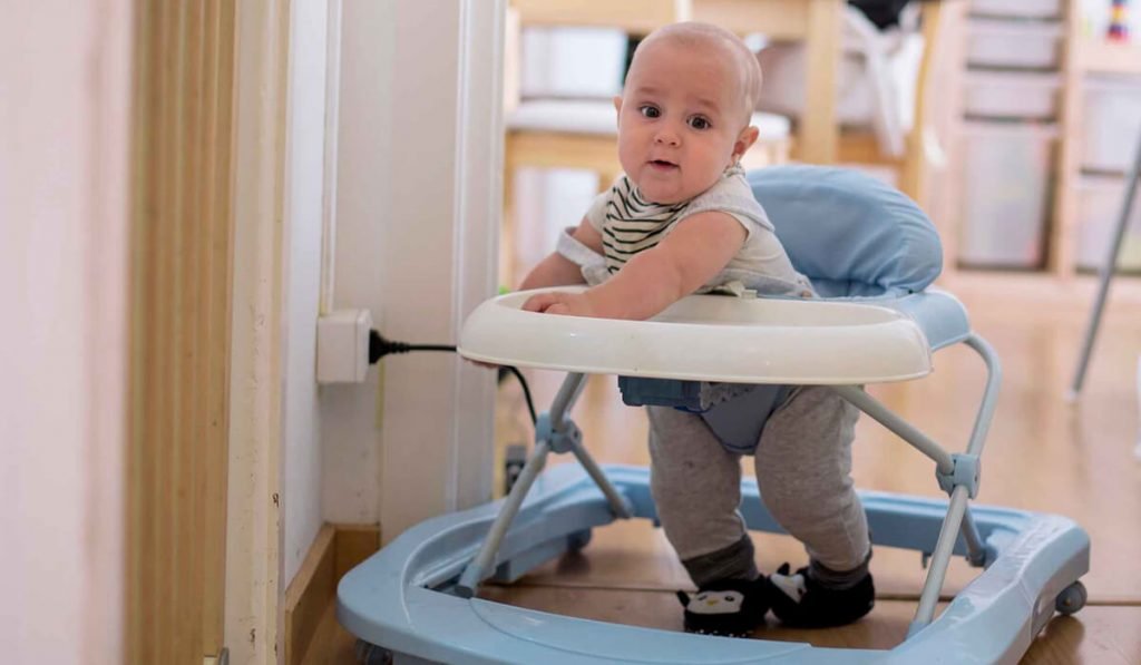 Know the tips to buy the best baby walker for enjoying many benefits buy the best baby walker
