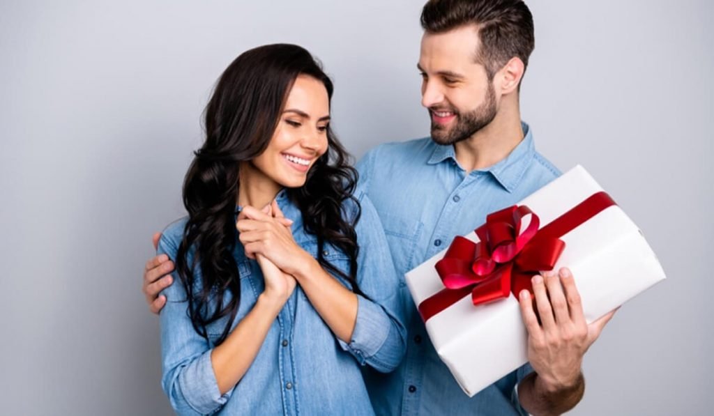 20 Best Thoughtful Gift Ideas Your Girlfriend Will Actually Love And ...