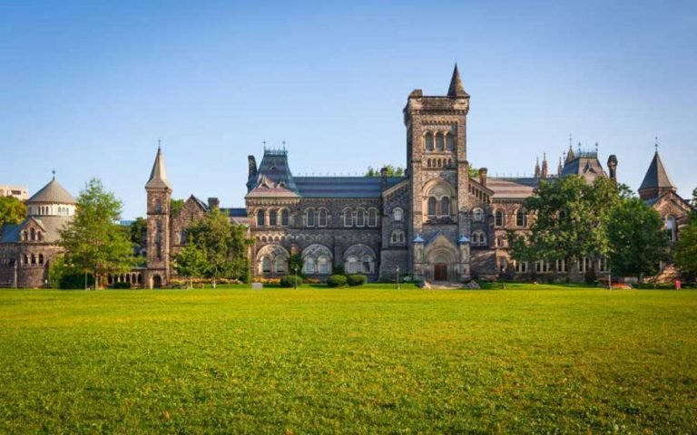 4-canadian-universities-that-offer-free-online-courses-for-seniors