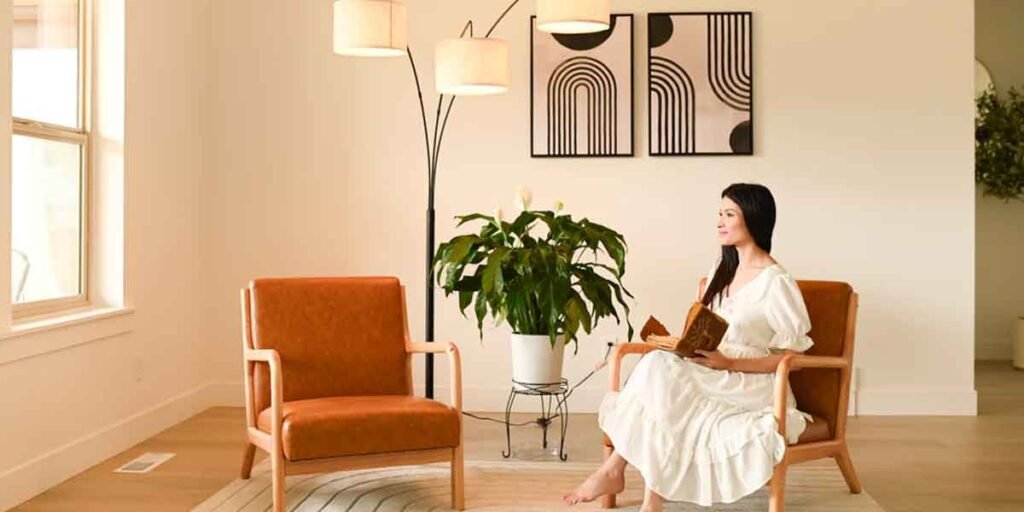3 Ways in Which the Addition of a Floor Lamp Could Change the Ambience in Any Room