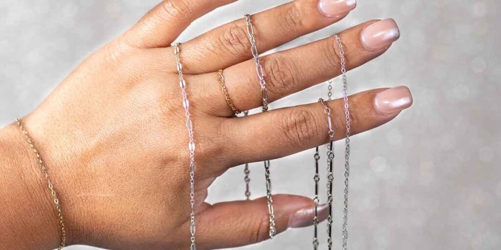 Why Permanent Jewelry Appeals to Minimalist Style Wearers Why-Permanent-Jewelry-Appeals-to-Minimalist-Style-Wearers