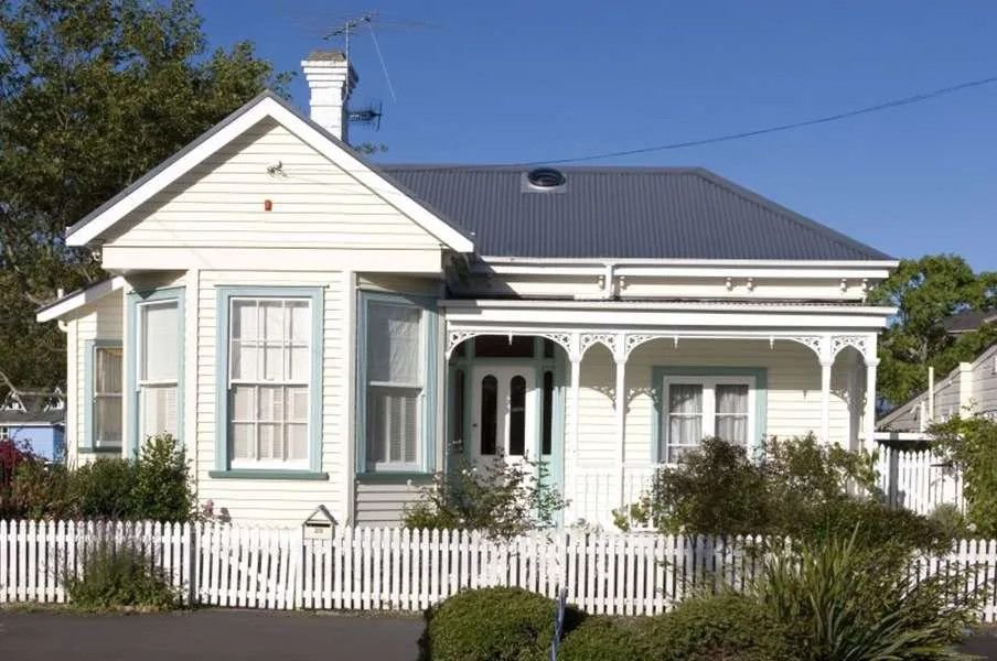 How Long Does an Exterior Repaint Really Last Under Auckland’s Humid Climate? how-long-does-an-exterior-repaint-really-last-unde-1